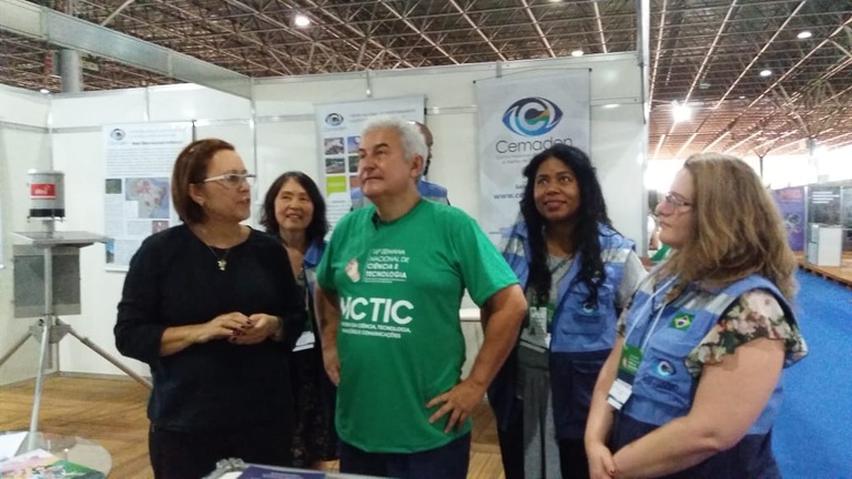 SNCT-2019-Visita-ministro-estande-3-1.jpg