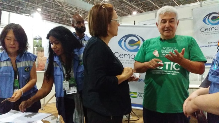 SNCT-2019-Visita-ministro-estande-3.jpg