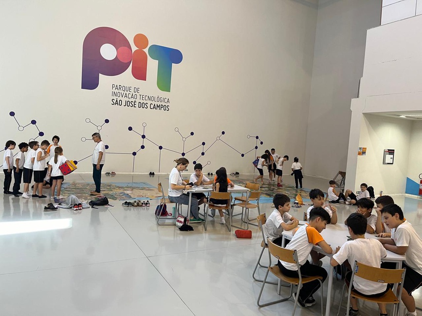 Alunos do Ensino Fundamental paticipam da Oficina do Cemaden Educação com jogos educativos sobre Biomas, diversidade e prevenção de risco de desastres, durante a SNCT 2024.