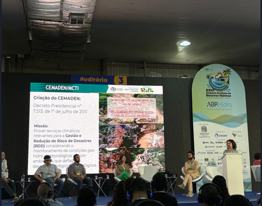 Simpósio Recursos Hídricos - Pesquisadora e hidróloga do Cemaden, Luz Adriana Cuartas fala sobre o trabalho do Cemaden em monitoramento, emissão de alertas e pesquisas na área hidrometeorológica.