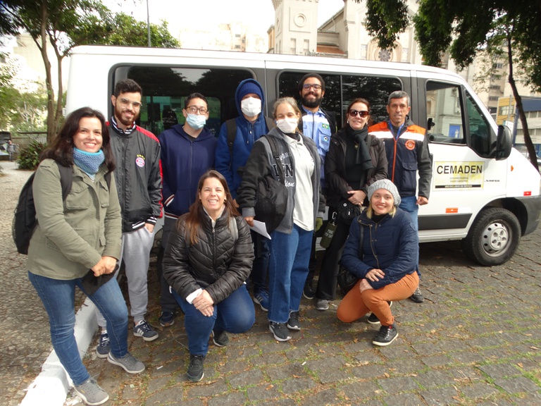 Foto 2 Pesquisadores do Cemaden e Defesa Civil de SP - trabalho em campo - maio 2022.JPG
