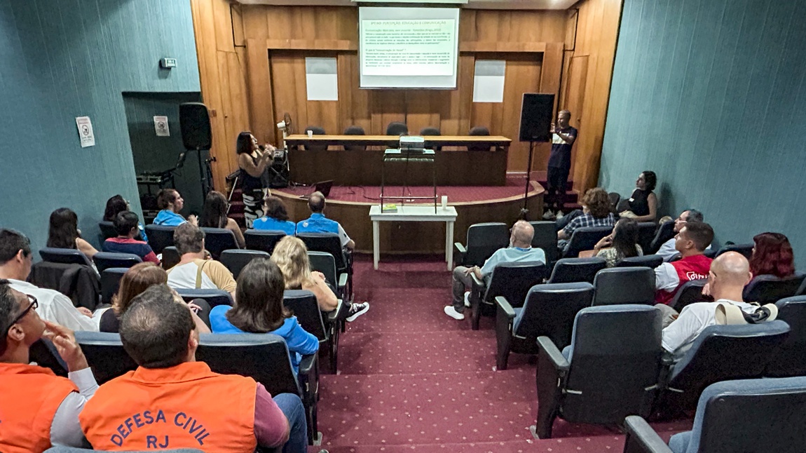Workshop realizado pelo Projeto COPE-Cemaden, em dezembro de 2024, em Nova Friburgo (RJ), reuniu diversas secretarias municipais, ONGs e moradores(as) para discutir os desafios de preparação ante eventos extremos de tempo,