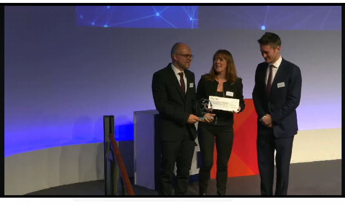 Foto Entrega Prêmio ao Projeto Dados à Prova d'água pelo Reino Unido.png