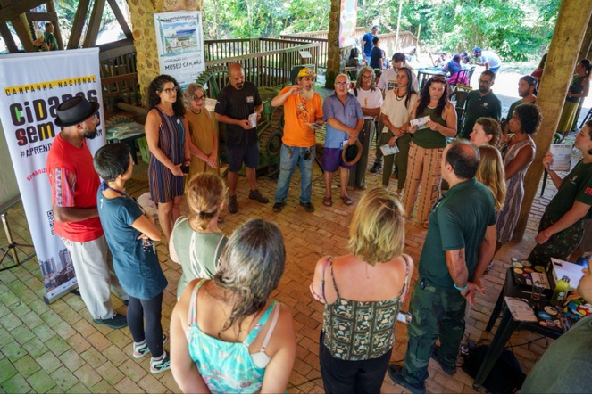 Quilombo da Fazenda, em Ubatuba, recebe equipe da campanha #AprenderParaPrevenir: Cidades sem Risco, com integrantes do Cemaden Educação e da Secretaria Nacional de Periferias. Foto: Leandro Vaz.