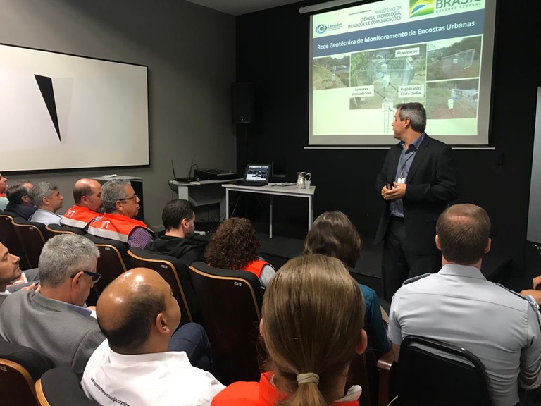 Foto-6-RedeGeo-Apresentação-SP-19.11.2019.jpg