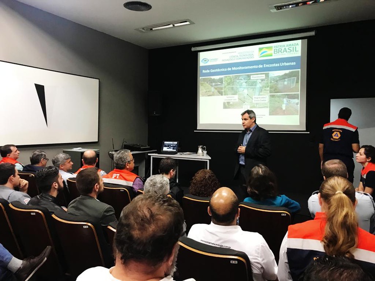 Foto-RedeGeo-Apresentação-Coordenadoria-Est.DC-SP.jpg