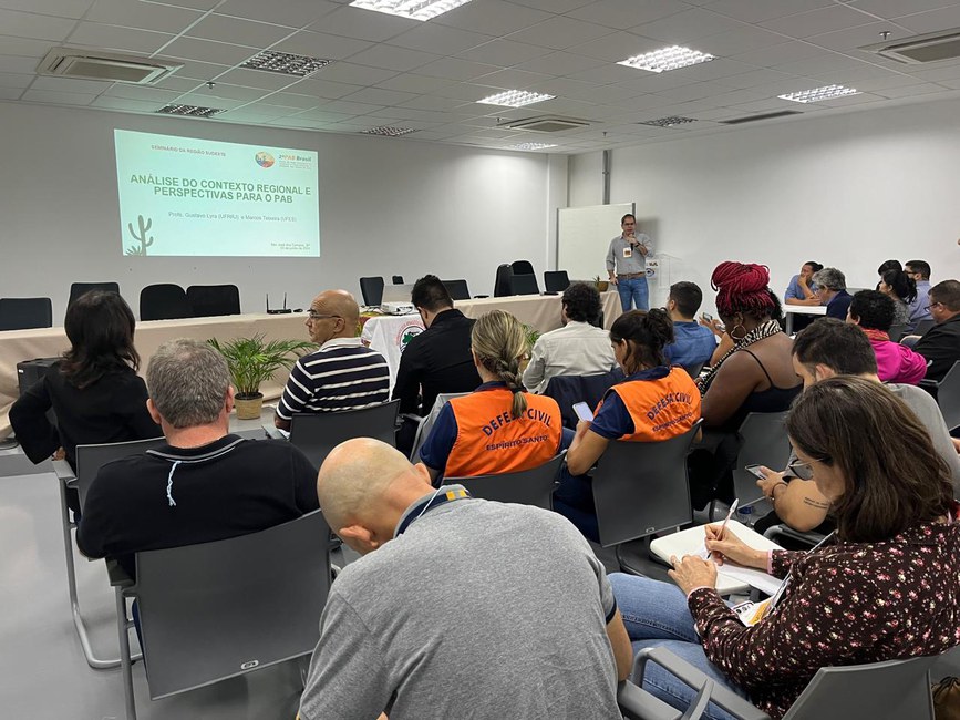 Seminário Sudeste-PAB-Profº Gustavo Lyra,(UFRRJ) apresenta o diagnóstico da seca e degradação de terra do Sudeste