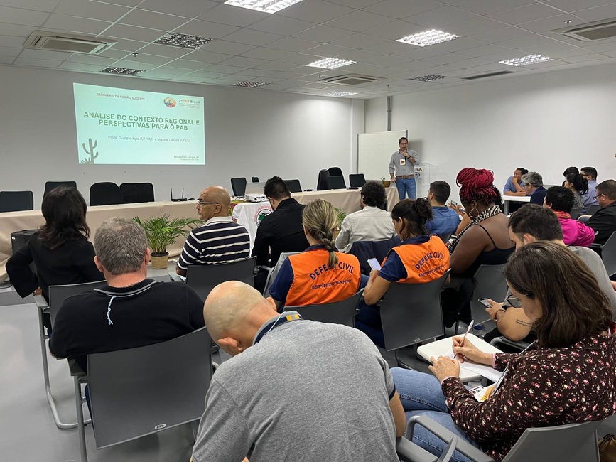 Seminário Sudeste-PAB-Profº Gustavo Lyra,(UFRRJ) apresenta o diagnóstico da seca e degradação de terra do Sudeste