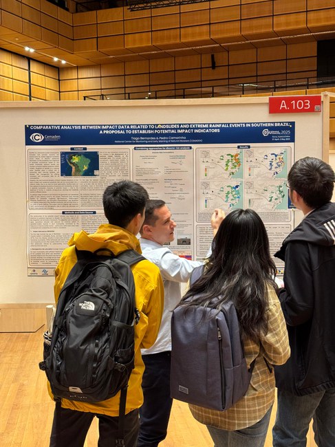 Foto Tecnologista do Cemaden,Pedro Camarinha, apresenta pesquisa na Assembleia Geral da União Europeia de Geociências -EGU 2025, em Viena (Áustria).