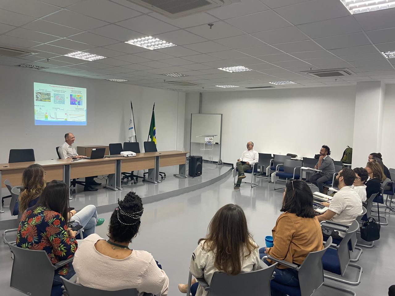 Visita colombianos Dados à Prova d'Água2