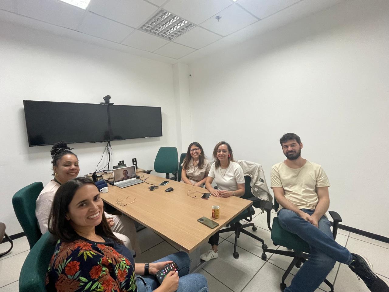 Visita colombianos Dados à Prova d'Água3