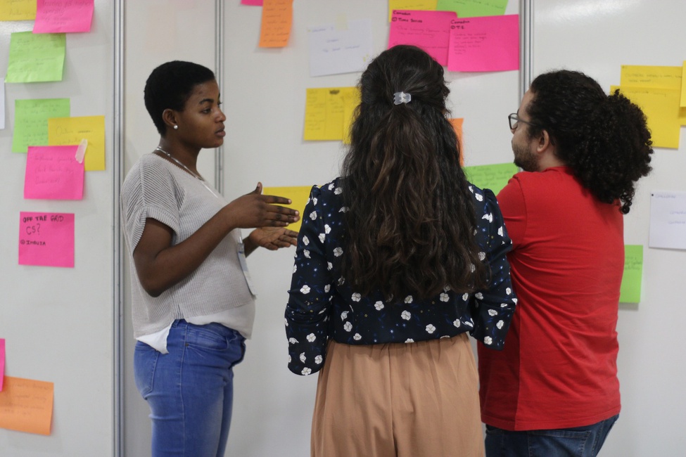 Estudantes de pós-graduação no painel de ideias e desafios, durante o ITT