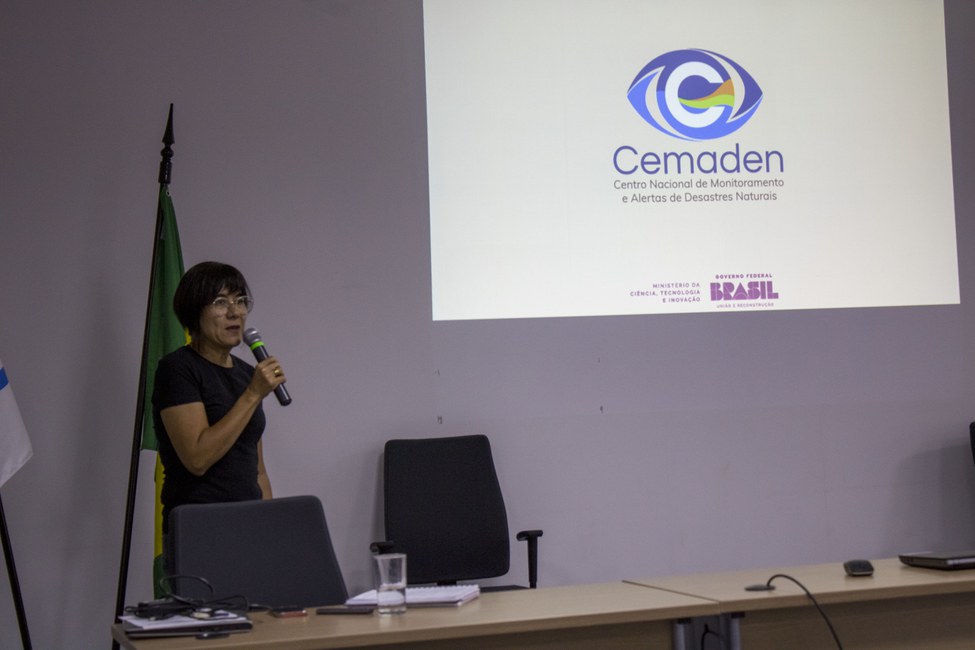  Evento Educomunicação- apresentação da jornalista e assessora de Comunicação do Cemaden, Ana Paula Veiga(foto Cemaden Educação)