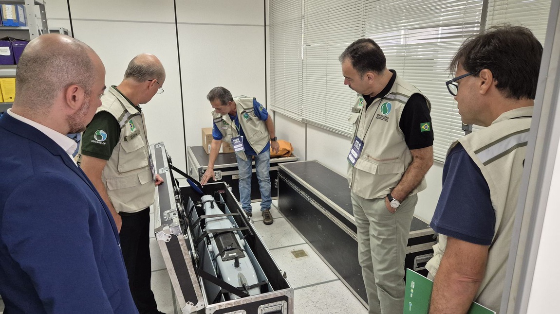 Secretário-Geral Adjunto conhece o drone Nauru 500C utilizado nas atividades de monitoramento 