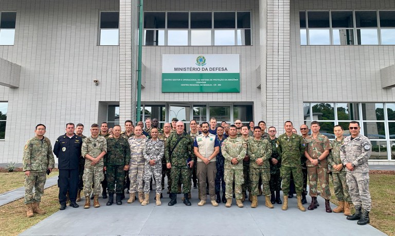 Adidos militares estrangeiros reforçam cooperação internacional em visita ao Censipam