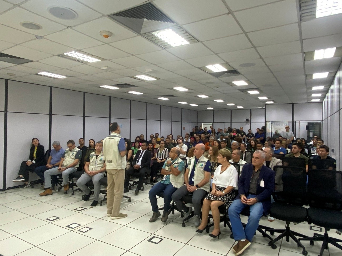 DIGER DE COSTAS – VISÃO GERAL DA PLATEIA