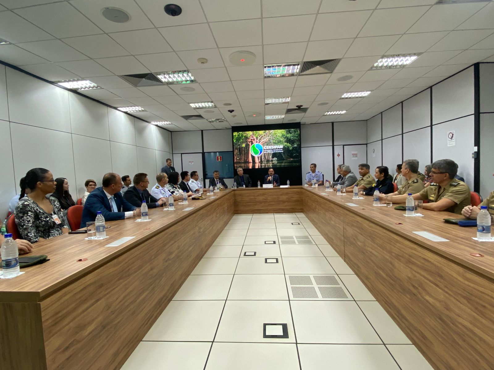 Censipam recebe alunos do Curso de Logística Estratégica e Defesa da Escola Superior de Defesa