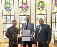 Escola de Comando e Estado-Maior do Exército homenageia General Richard Fernandez Nunes com Título Honorífico de “Professor Emérito”