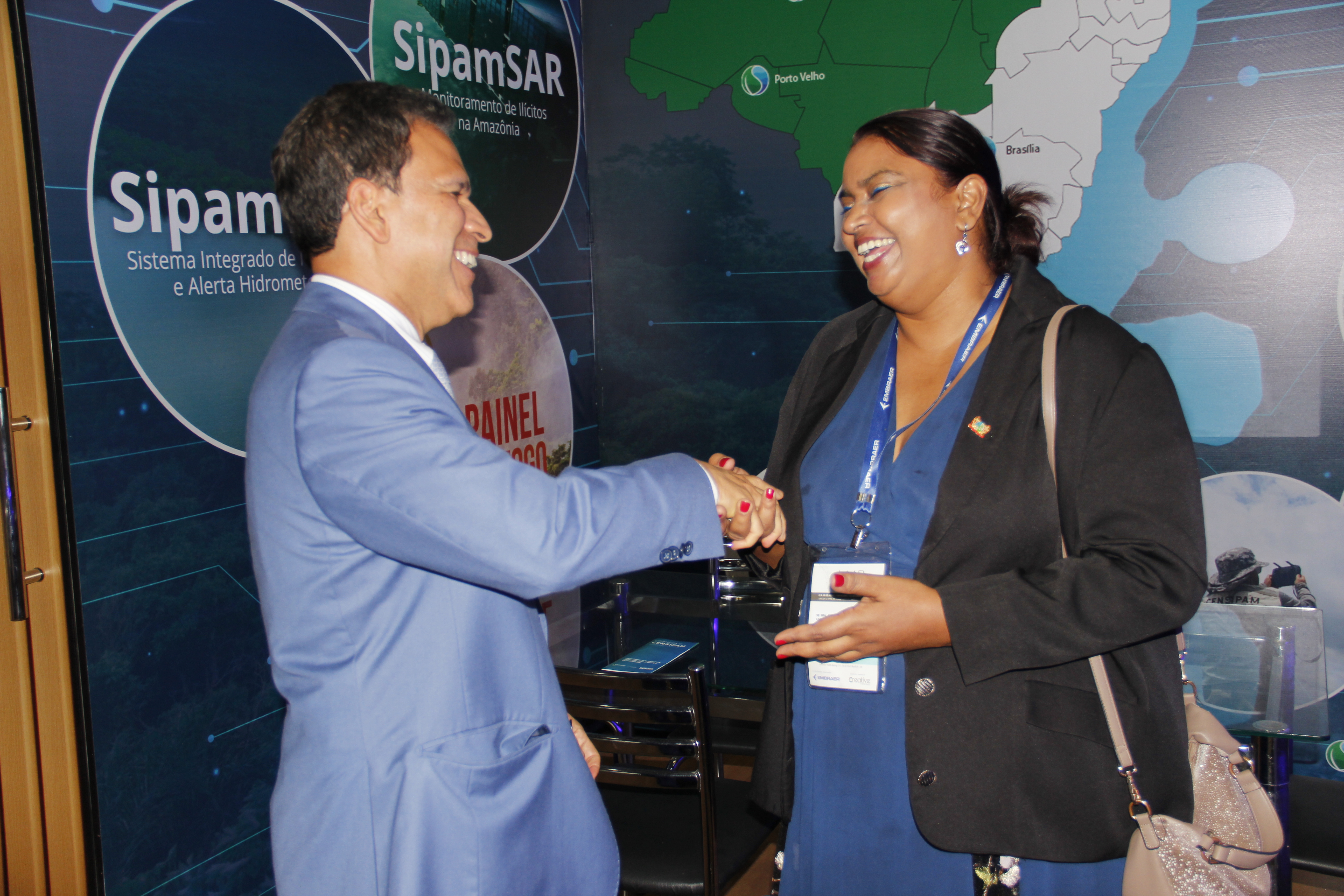 Estande do Censipam na LAAD recebe visitantes brasileiros e estrangeiros