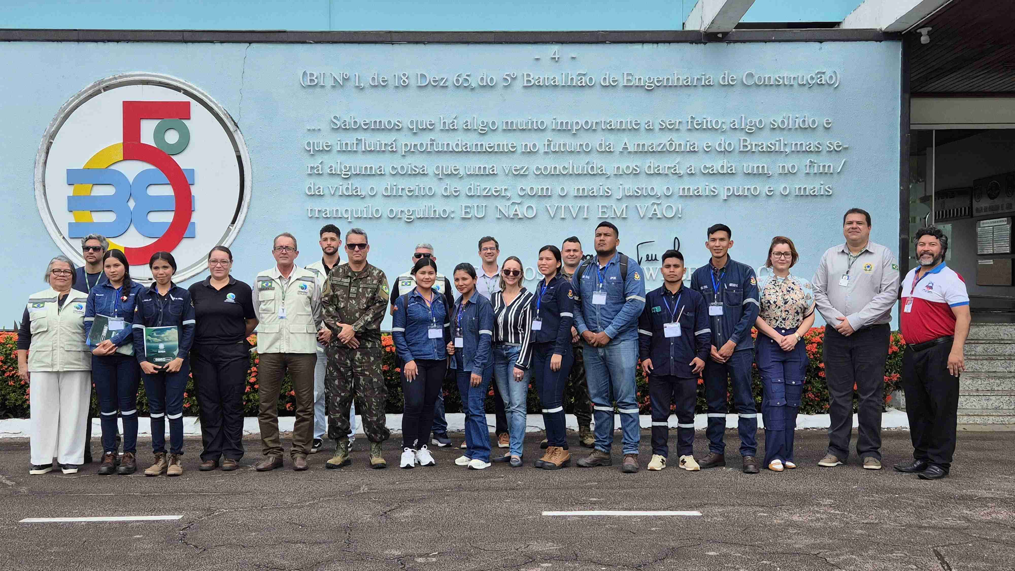 Estudantes acompanham apresentação sobre plataformas de monitoramento ambiental do Censipam