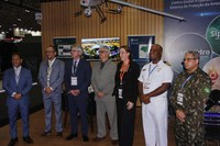 Secretário-Geral do Ministério da Defesa do Brasil visita estande do Censipam