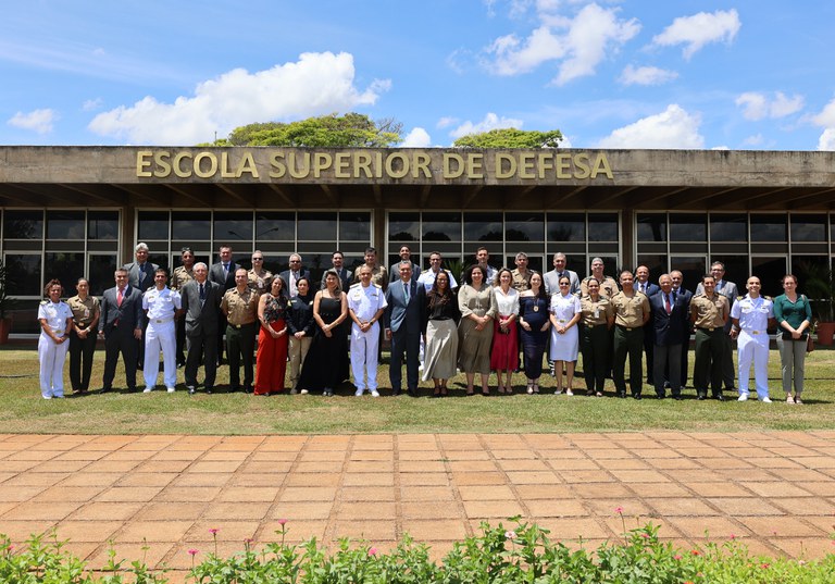 Servidor do Censipam conclui Curso de Logística Estratégica e Defesa e destaca integração entre teoria e prática