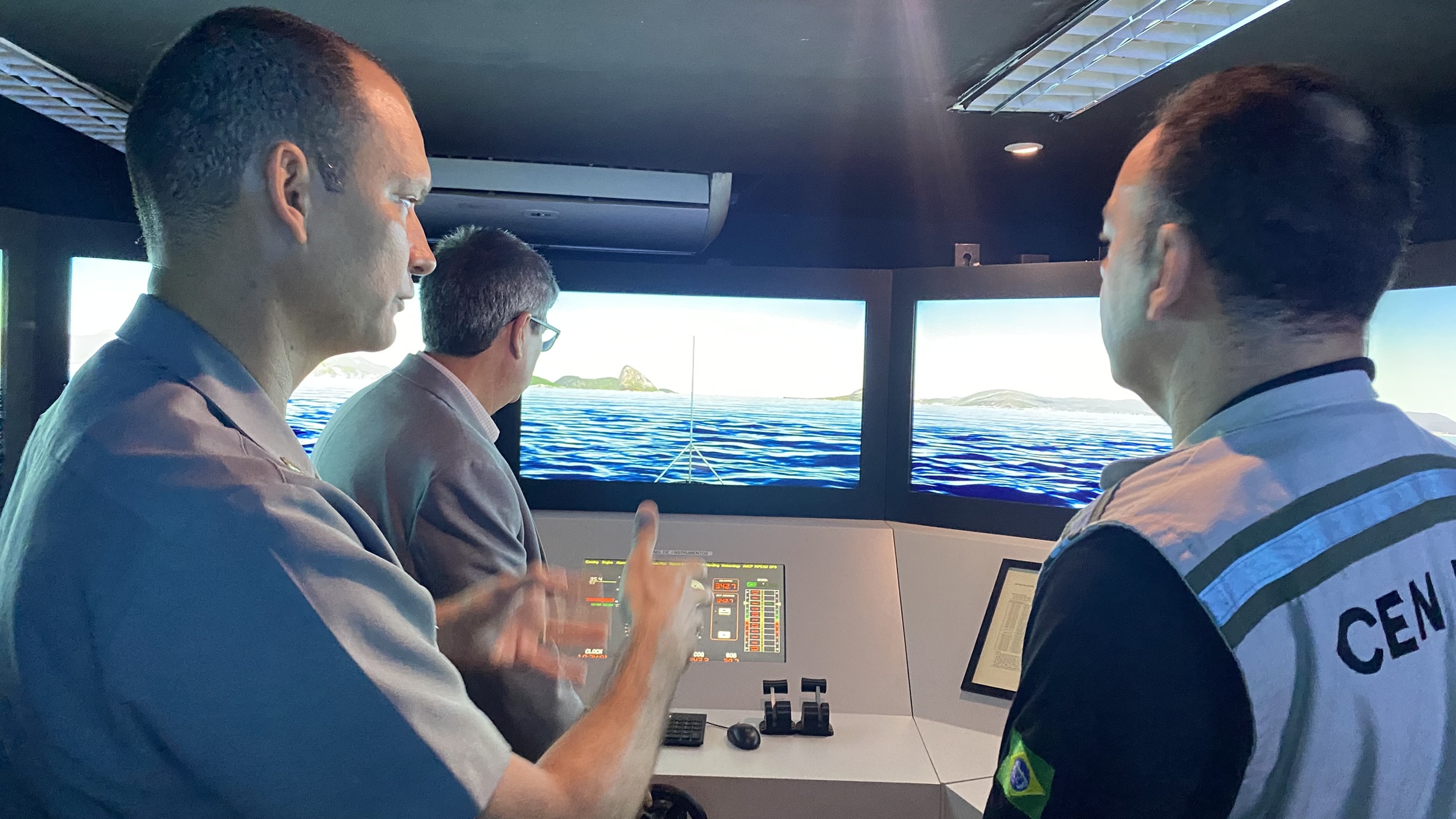 Diretor-Geral do CENSIPAM realiza visita ao Centro de Análises de Sistemas Navais