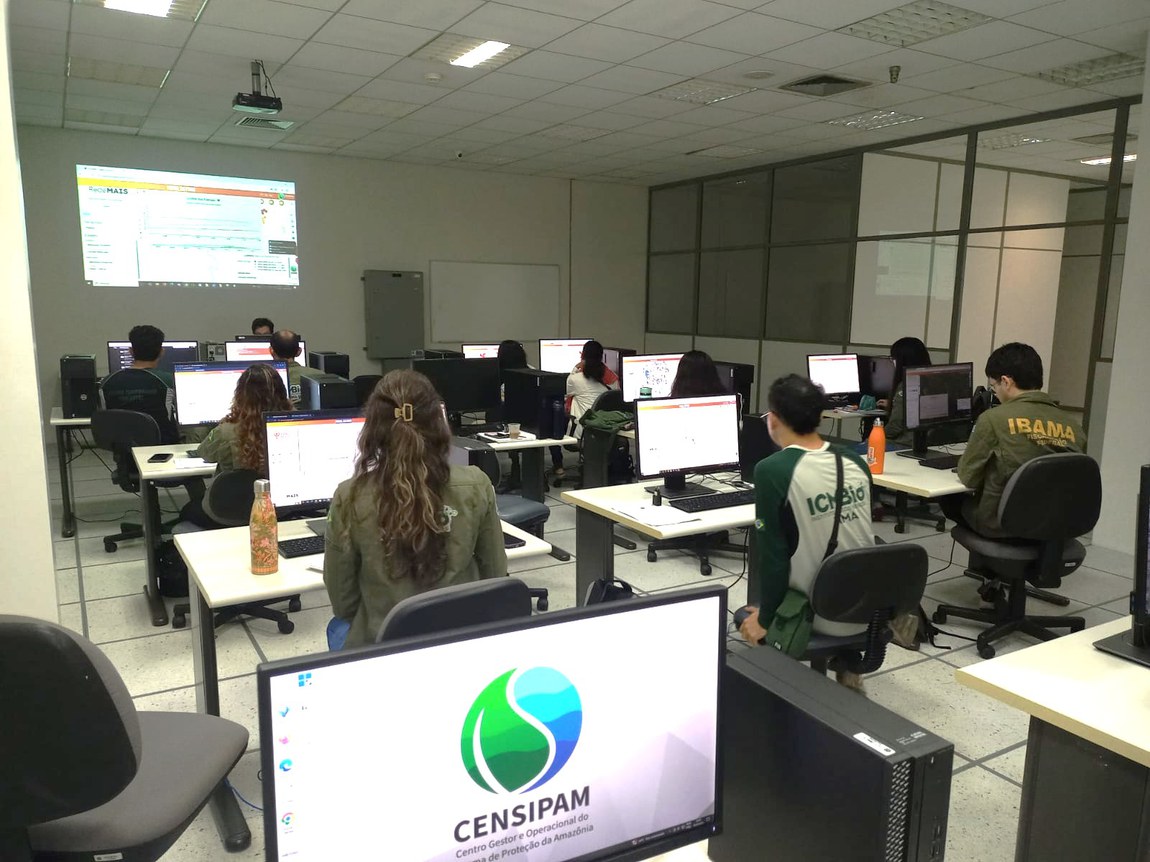Representantes do IBAMA e do ICMBio compareceram para o treinamento