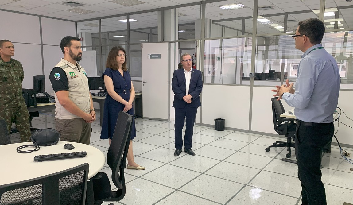 Servidor da área de hidrologia apresentou o setor à Secretária