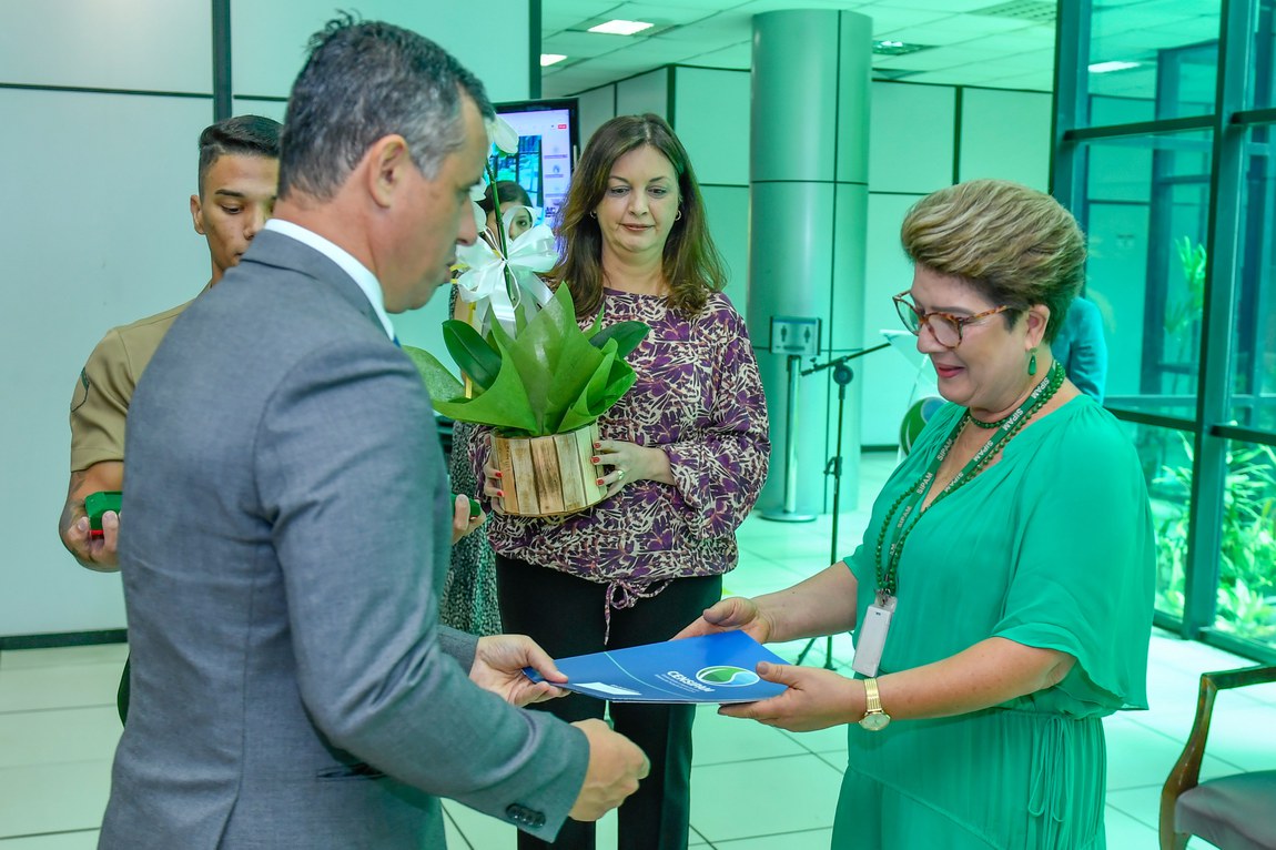 Laura Perdigão recebe homenagem pelos seus quase 15 anos de Censipam