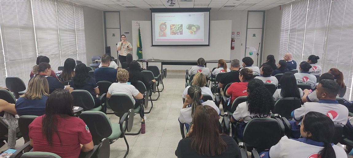 Palestra sobre saúde bucal no Centro Regional de Manaus