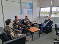 Militares da 17ª Brigada de Infantaria de Selva visitam o Centro Regional de Porto Velho