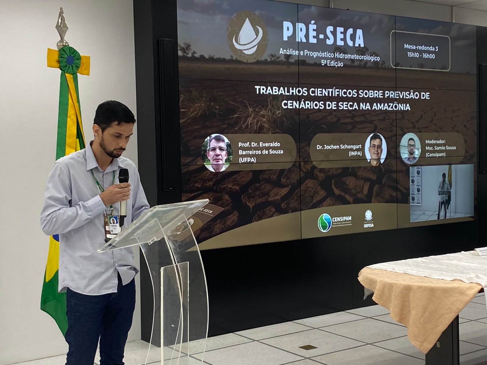 Especialistas fizeram apresentações em mesas redondas