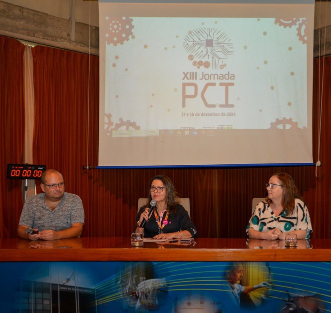 Mesa de abertura: Dr. Otávio da Fonseca Martins Gomes (CETEM), Diretora do CETEM, Dra. Silvia França, Dra. Antonieta Middea (CETEM)