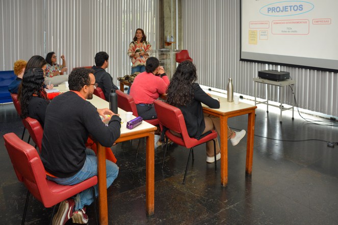 Andrea Rizzo (COPGI) respondendo dúvidas dos novos servidores