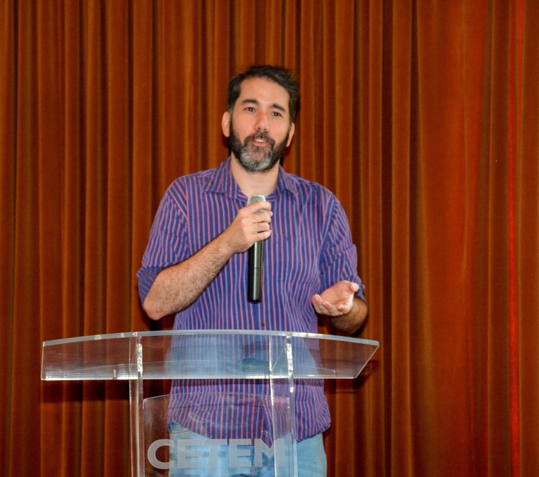 Prof. Dr. Cláudio Miceli de Farias, da COPPE/UFRJ