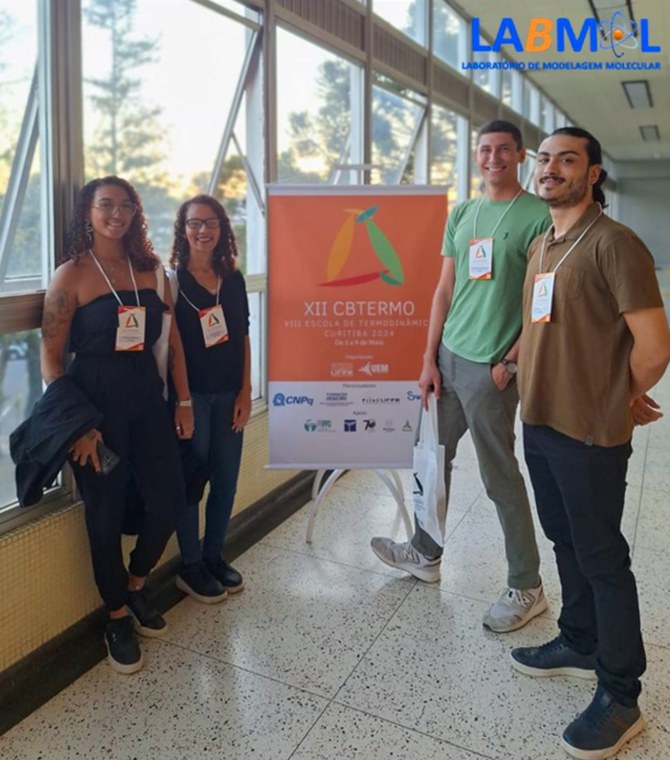 Equipe do LABMOL/CETEM: Victória Souza da Silva Miranda, Letícia Maia Prates, Alexandre Moni Pereira e Lucas Andrade Silva