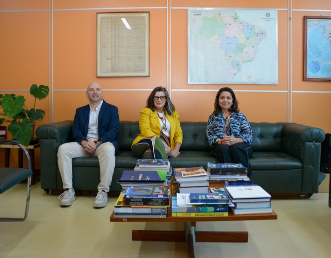 Caio Barbosa (AGU), Sra. Verônica Goulart (MCTI) e Silvia França (CETEM)