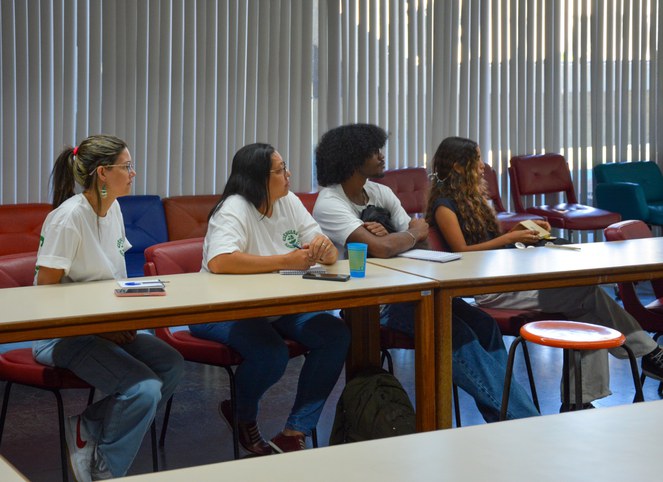 Visita de estudantes da UERJ