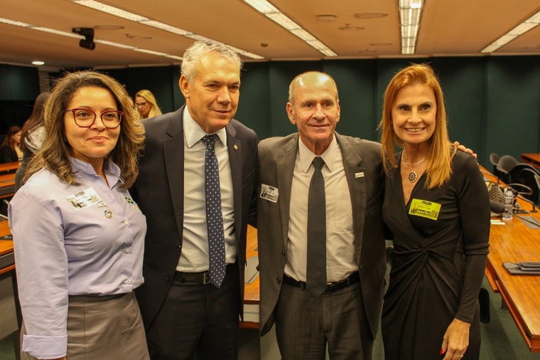 Silvia França, diretora do CETEM, deputado Zé Silva, Fernando Azevedo, vice-presidente do IBRAM e Marisa César, diretora de Assuntos Corporativos e Sustentabilidade da PLS