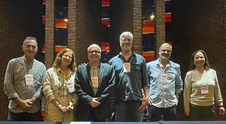 Mônica Monnerat e Adelson de Castro, do NIT/CETEM com alguns palestrantes do evento