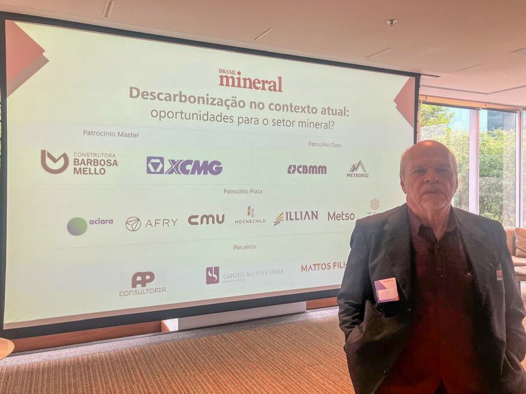 Fernando Lins (CETEM) no evento “Descarbonização no contexto atual: oportunidades para o setor mineral?”