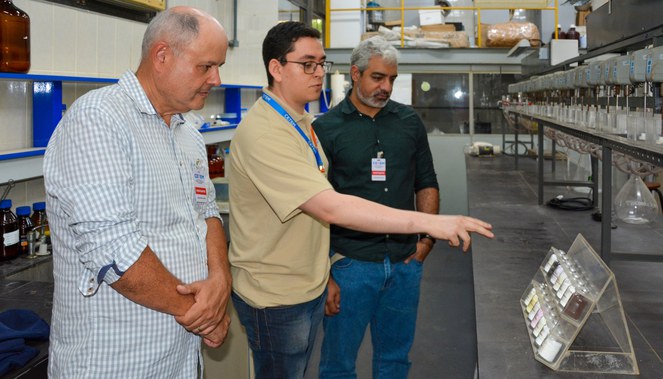 Visita às instalações laboratoriais