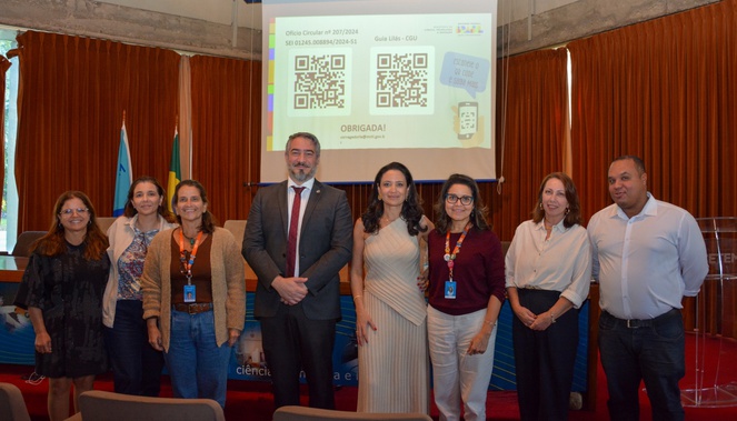 Palestrantes e integrantes da direção do CETEM