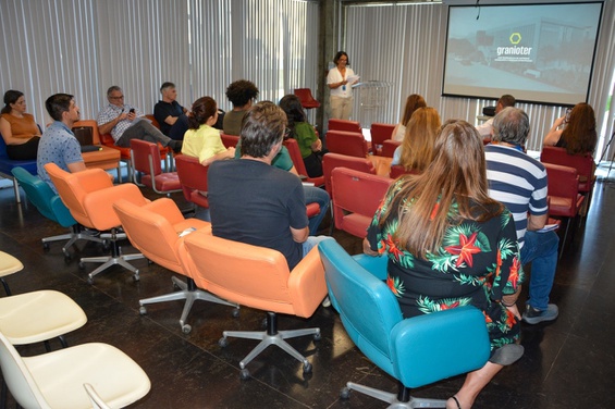 Abertura do evento conduzida por Andrea Rizzo