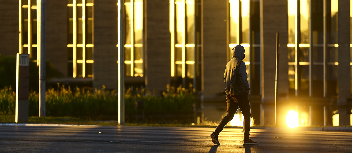 Um texto alternativo (texto alt) é utilizado para substituir uma imagem, quando a imagem não puder ser vista