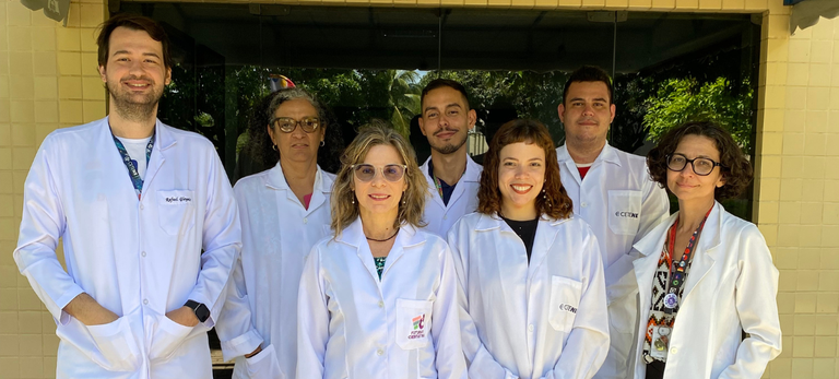 Implantes dentários com utilização de nanotubos de dióxido de titânio