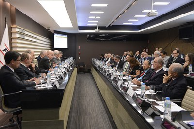 Valdir Simão participa de evento na Fiesp