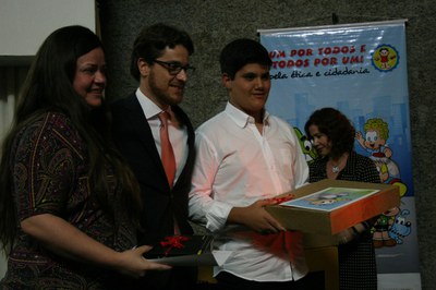 Iniciativa contou com a participação de 2,5 mil escolas públicas e privadas e recebeu mais de 12 mil trabalhos