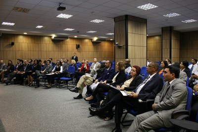 CGU apresenta experiência brasileira de combate à corrupção a estudantes estrangeiros